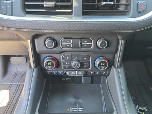 Used 2024 Chevrolet Tahoe Premier AWD/4WD image 28