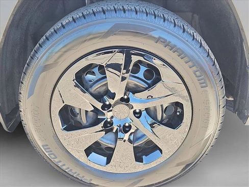 Used 2021 Toyota RAV4 LE w/ Carpet Mat Package (TMS) FWD image 28