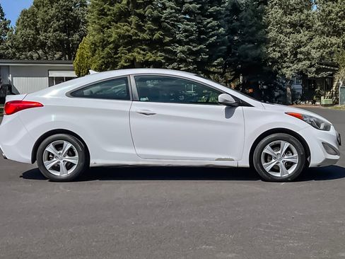 Used 2013 Hyundai Elantra FWD image 3