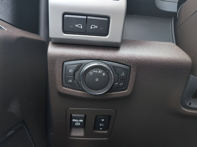 Used 2019 Ford F150 King Ranch w/ Equipment Group 601A Luxury AWD/4WD image 18