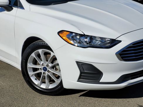 Used 2020 Ford Fusion SE image 3