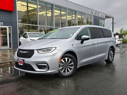 Used 2023 Chrysler Pacifica Touring-L