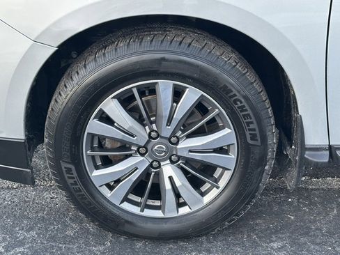 Used 2020 Nissan Pathfinder S image 9