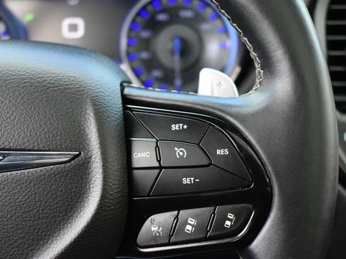 Used 2018 Chrysler 300 S w/ 300S Premium Group RWD image 17
