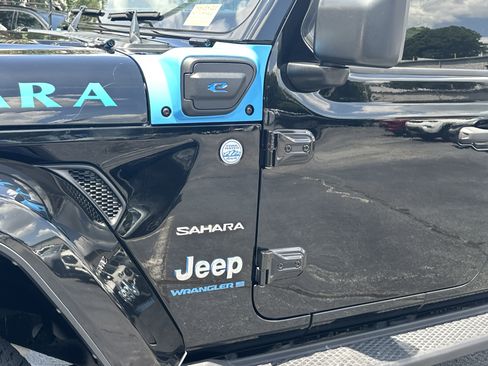 Used 2023 Jeep Wrangler Unlimited Sahara AWD/4WD image 15