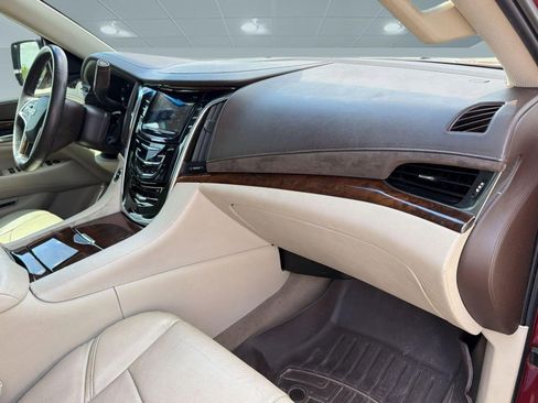 Used 2017 Cadillac Escalade Luxury image 21