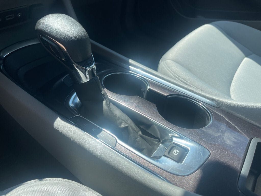 Used 2025 Chevrolet Malibu LT FWD image 17