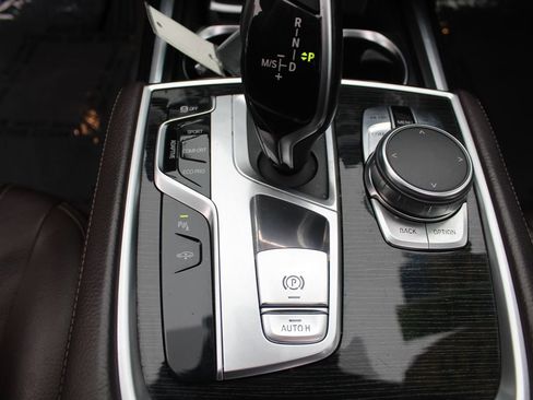 Used 2018 BMW 740i image 33