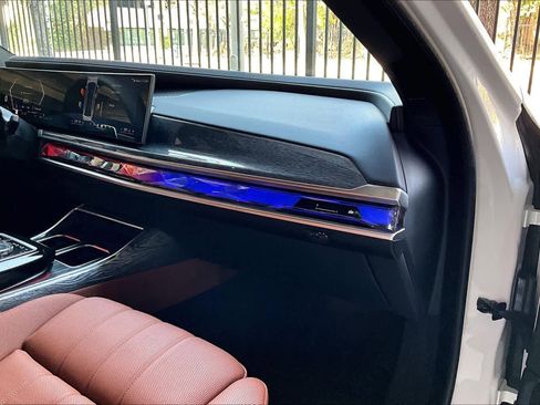 Certified 2025 BMW 760i xDrive w/ Executive Package image 19