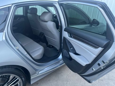 Used 2018 Honda Accord Touring image 14
