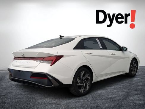 Used 2025 Hyundai Elantra SEL FWD image 3