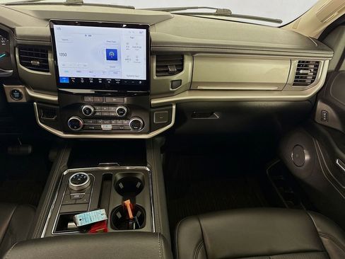 Used 2023 Ford Expedition XLT image 24
