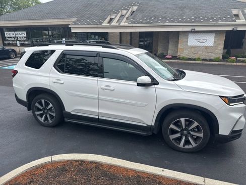 Used 2025 Honda Pilot Touring image 9