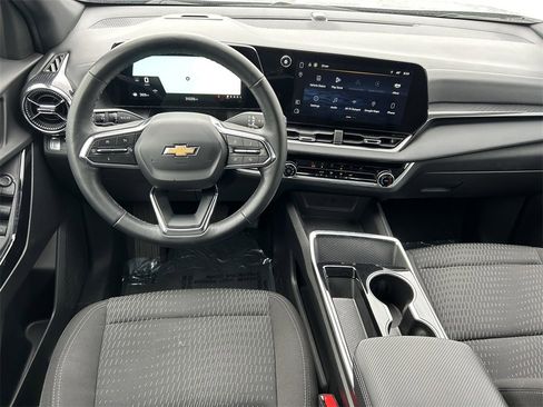 Used 2025 Chevrolet Equinox LT image 15