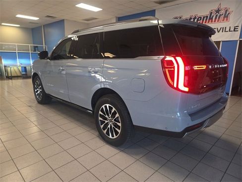 Used 2025 Ford Expedition Platinum image 6