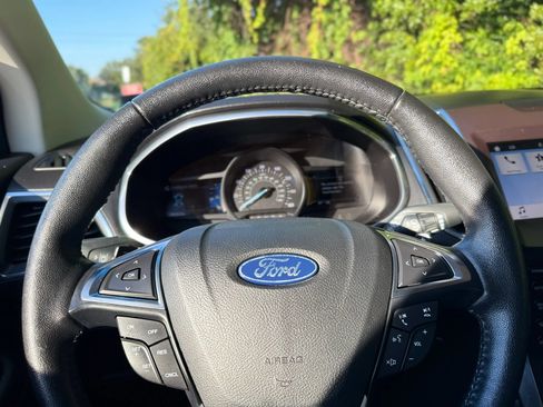 Used 2019 Ford Edge Titanium AWD/4WD image 29