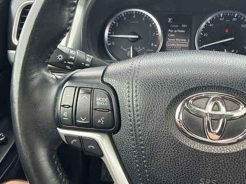 Used 2018 Toyota Highlander SE AWD/4WD image 28