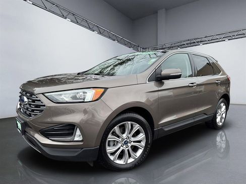 Used 2019 Ford Edge Titanium w/ Cold Weather Package image 30