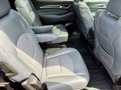 Used 2018 Buick Enclave Essence image 16