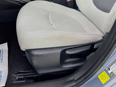 Used 2020 Toyota Corolla L FWD image 23