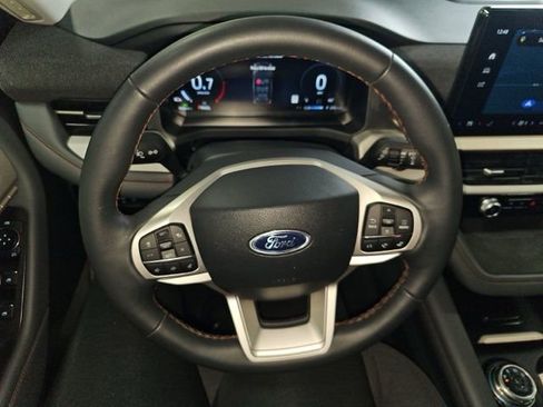 Used 2025 Ford Explorer Active image 16