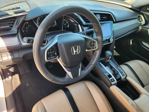 Used 2018 Honda Civic EX image 2