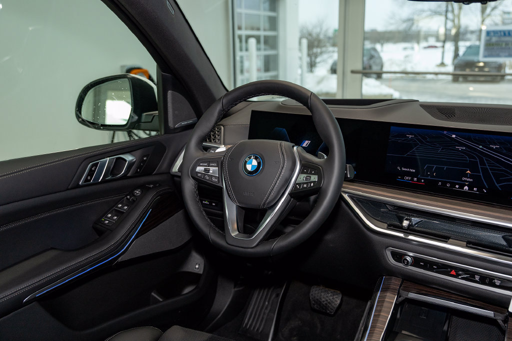 Used 2026 BMW X5 xDrive50e w/ Premium Package AWD/4WD image 6