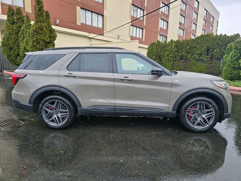 New 2026 Ford Explorer ST-Line w/ ST-Line Street Pack AWD/4WD image 4