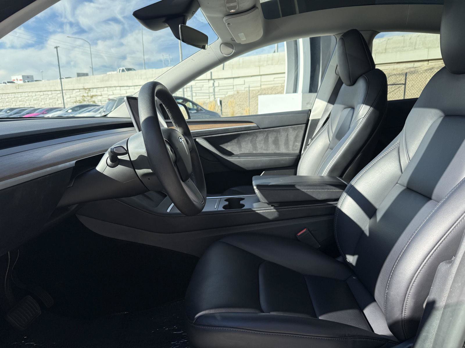 Used 2024 Tesla Model Y Long Range AWD/4WD image 13