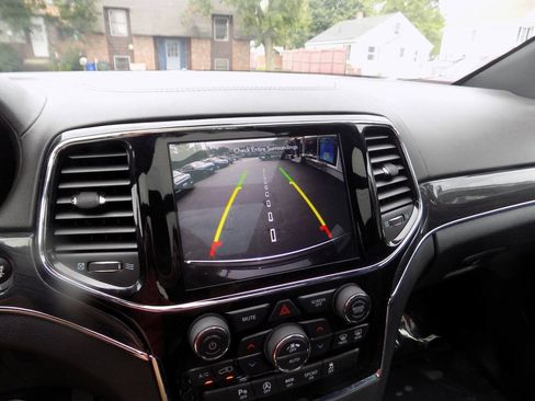 Used 2020 Jeep Grand Cherokee Overland AWD/4WD image 20