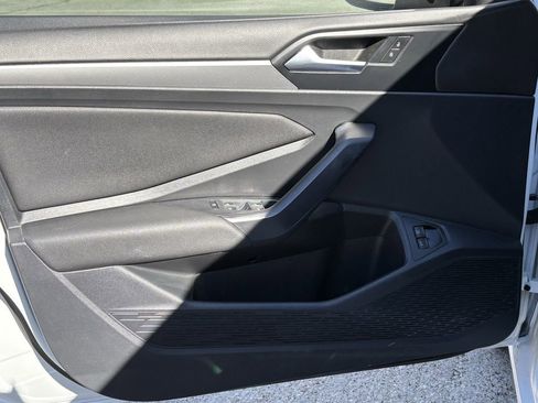 Used 2021 Volkswagen Jetta SE w/ SE Cold Weather Package image 10