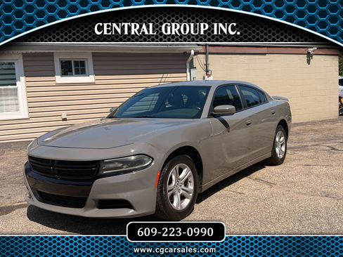 Used 2019 Dodge Charger SXT RWD image 1