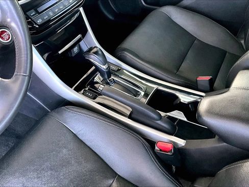 Used 2017 Honda Accord Touring image 15