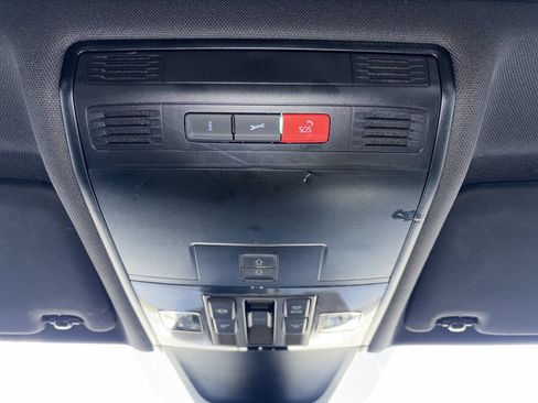 Used 2023 Volkswagen Tiguan SE R-Line FWD image 15