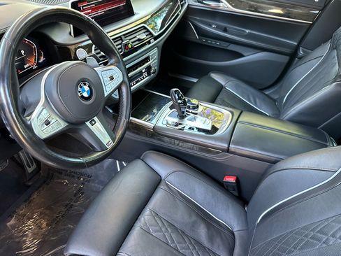 Used 2021 BMW 750i xDrive w/ Executive Package AWD/4WD image 4