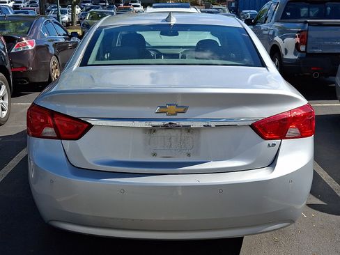 Used 2015 Chevrolet Impala LS w/ LS Convenience Package FWD image 4