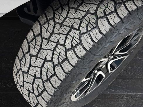 Used 2024 Ford Expedition Max XLT image 40