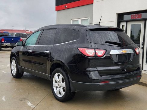 Used 2016 Chevrolet Traverse LT w/ Style and Technology Package FWD image 4