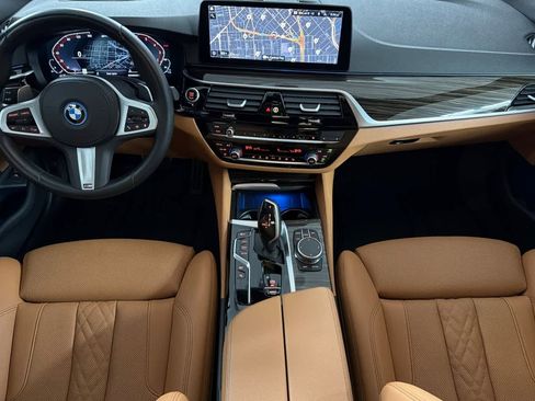 Used 2023 BMW 530e w/ Executive Package image 3