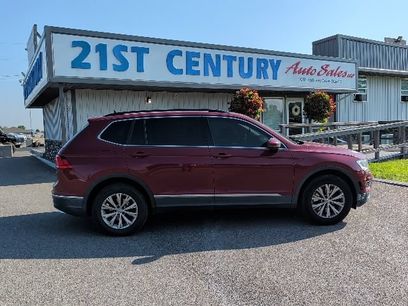 Used 2018 Volkswagen Tiguan SE w/ Panoramic Sunroof Package