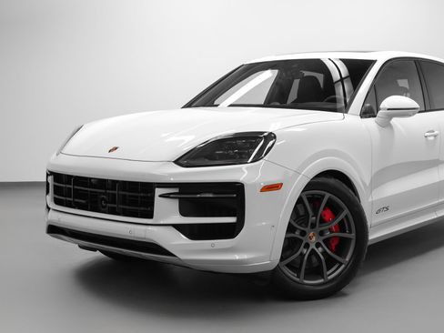 Certified 2025 Porsche Cayenne GTS AWD/4WD image 7