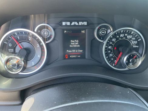 Used 2024 RAM 2500 Big Horn AWD/4WD image 16