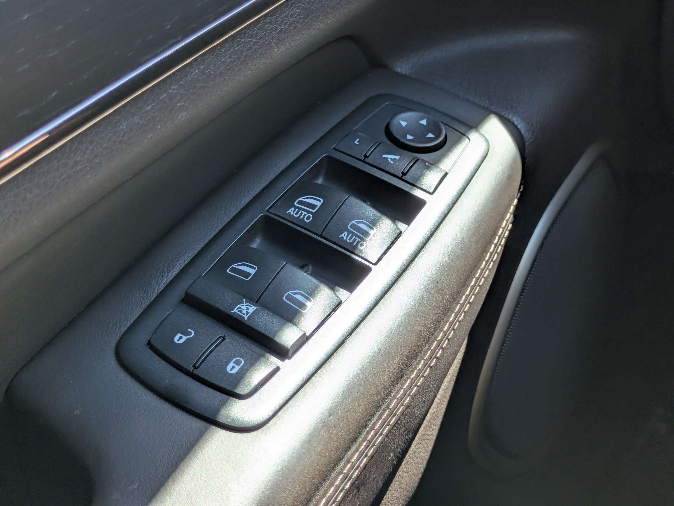 Used 2014 Jeep Grand Cherokee Summit AWD/4WD image 30