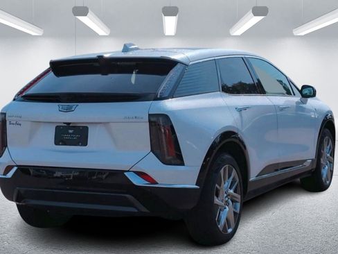 New 2025 Cadillac Optiq Luxury 1 image 5