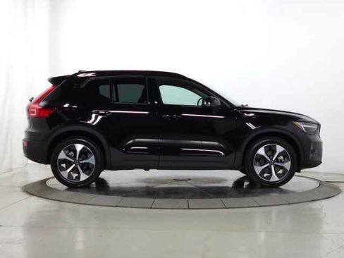 Used 2025 Volvo XC40 B5 Plus w/ Climate Package image 11