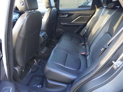 Used 2020 Jaguar F-PACE Premium image 11