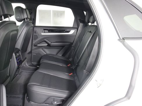 Certified 2025 Porsche Cayenne S image 33
