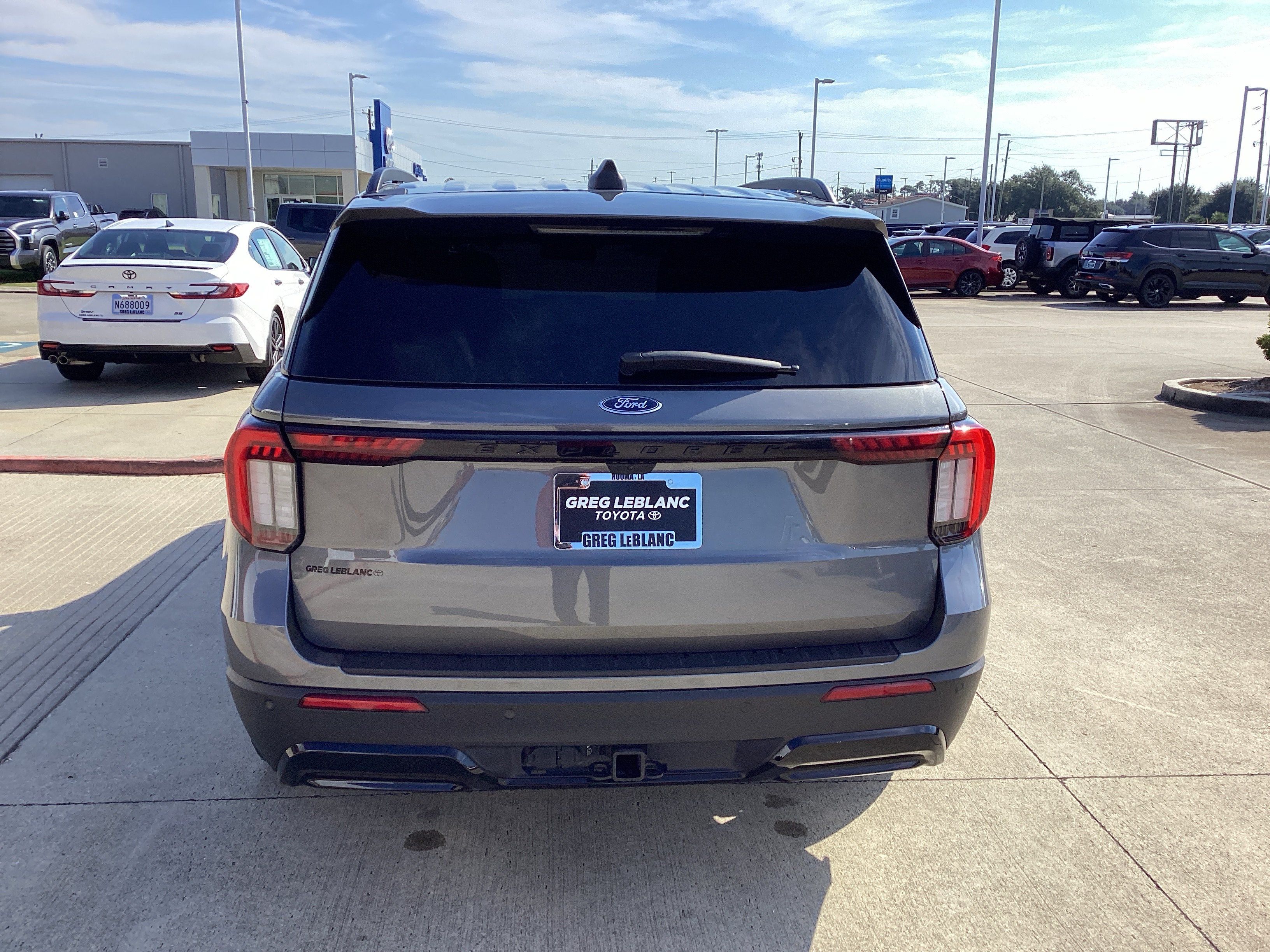 Used 2025 Ford Explorer ST-Line w/ Premium Package RWD image 8