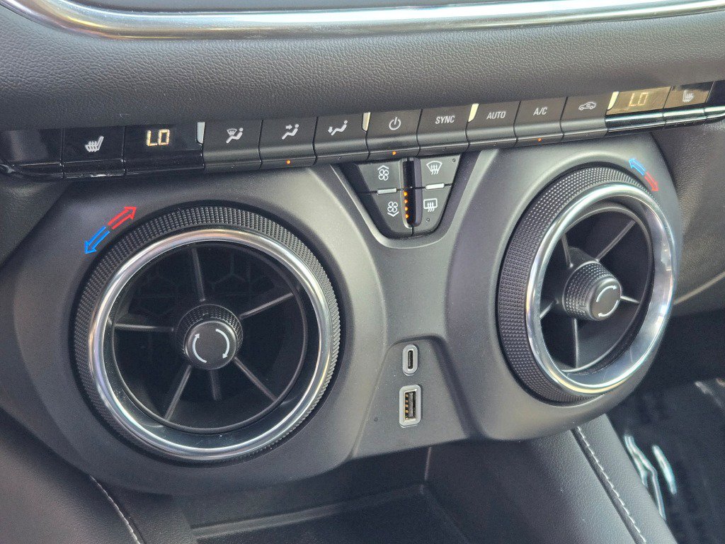 Certified 2025 Chevrolet Blazer LT FWD image 27