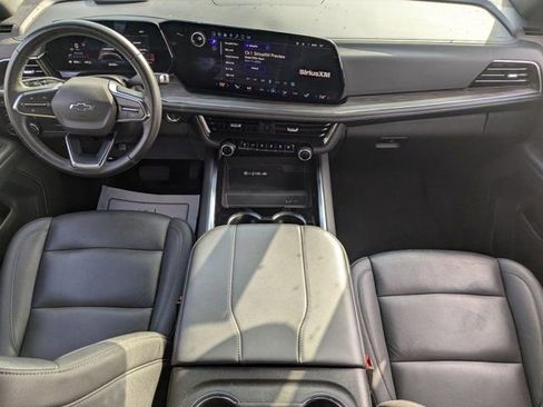 Used 2025 Chevrolet Suburban Z71 image 20